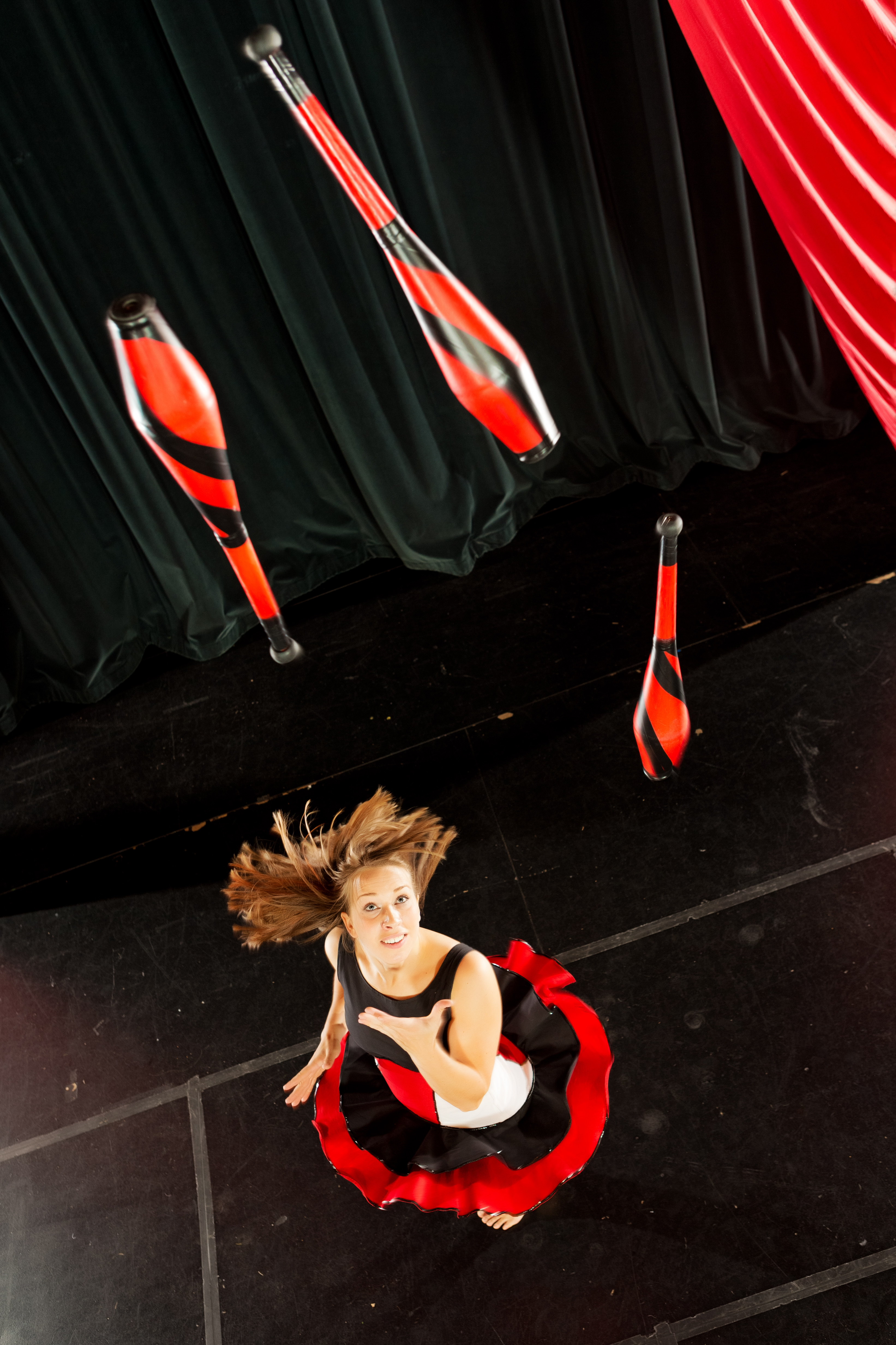 Laura Castelline Juggler